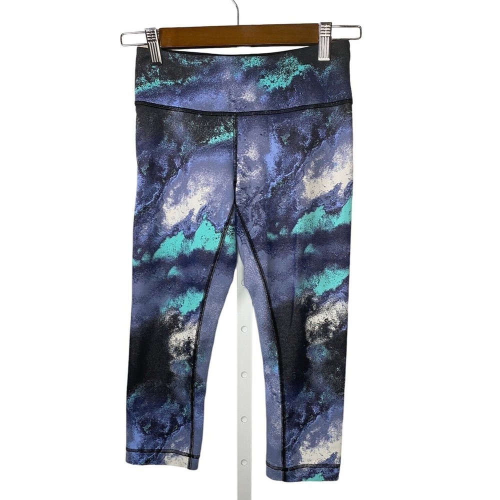 Lululemon Womens Yoga Pants Purple Black Marble Capri Stretchy‎ Athleisure Sz 4